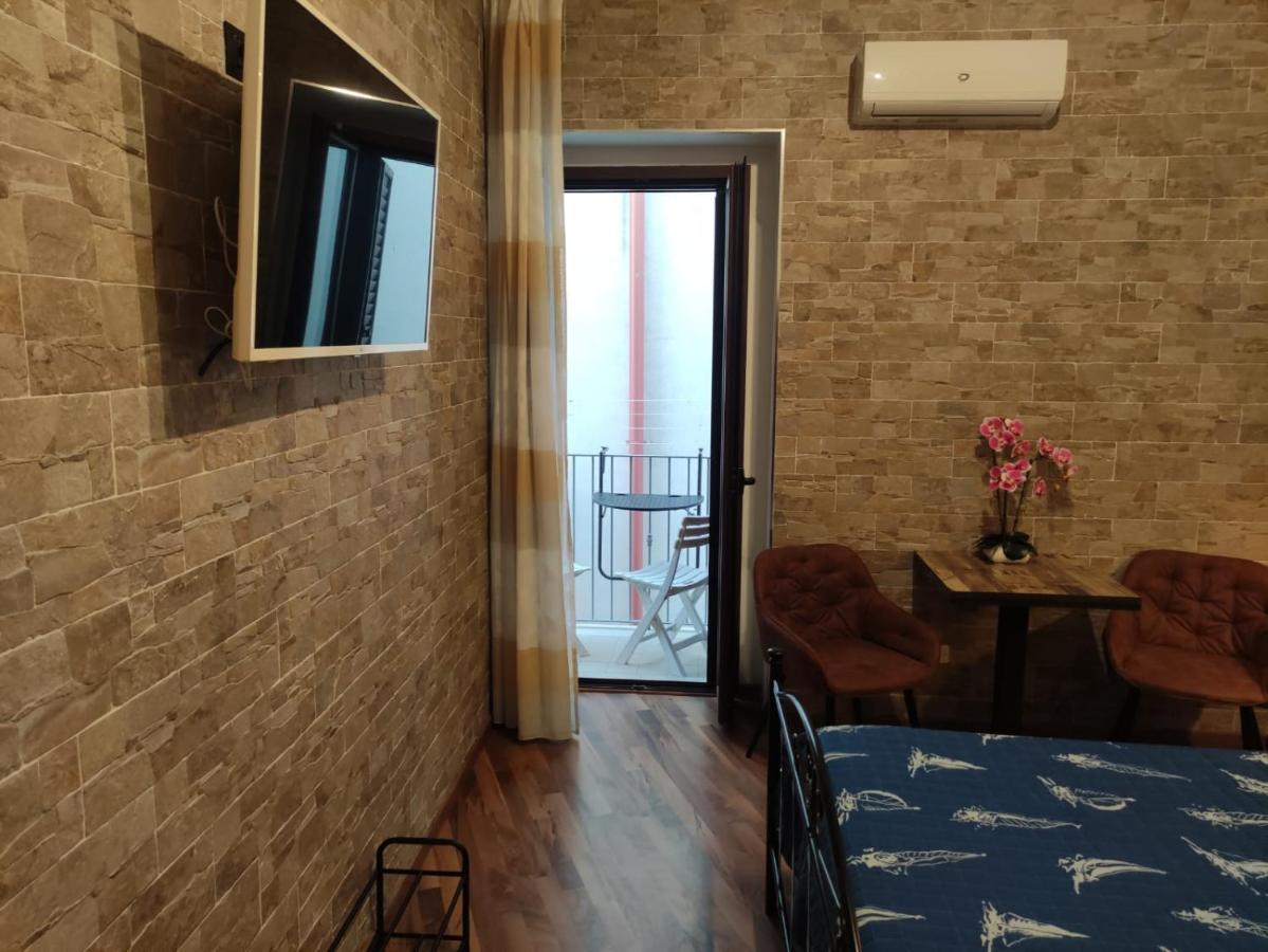 Uria Rooms & Suite B&B เวียสเต ภายนอก รูปภาพ