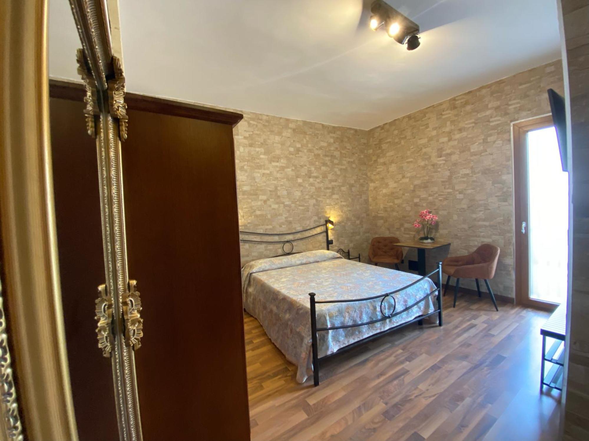 Uria Rooms & Suite B&B เวียสเต ภายนอก รูปภาพ