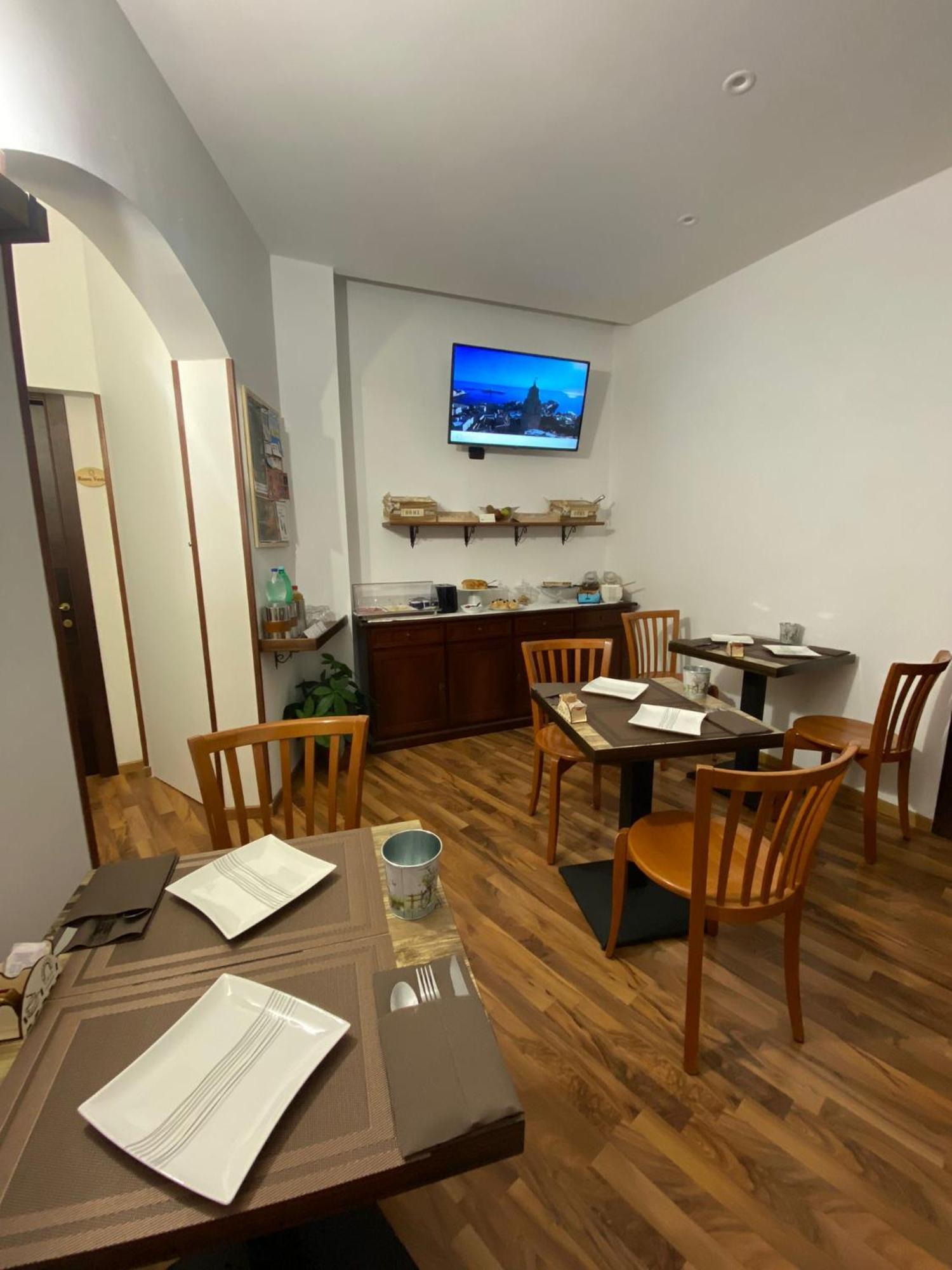 Uria Rooms & Suite B&B เวียสเต ภายนอก รูปภาพ