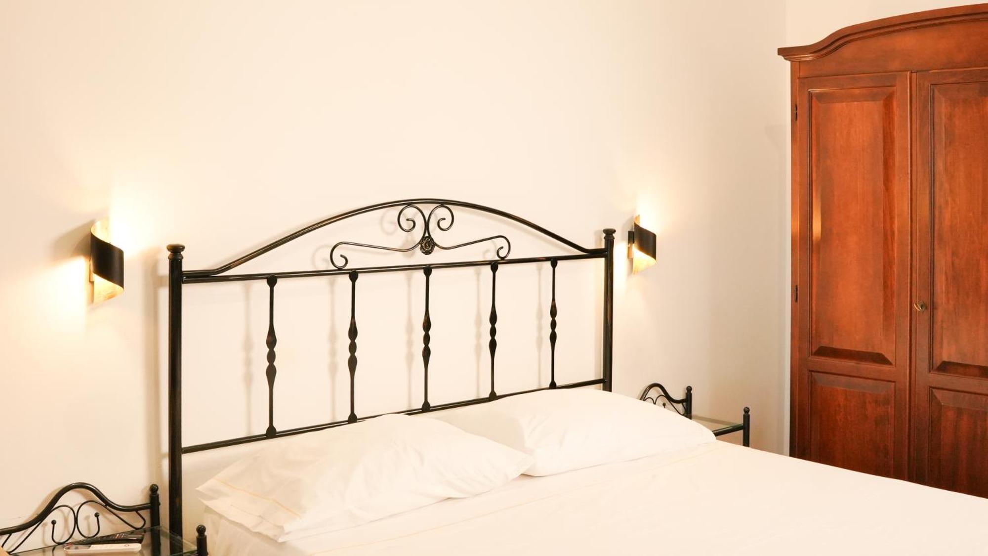 Uria Rooms & Suite B&B เวียสเต ภายนอก รูปภาพ