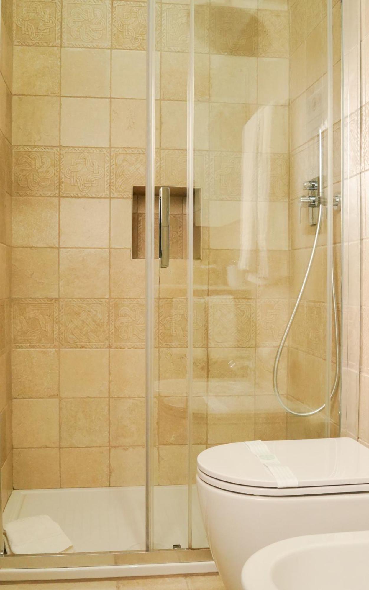 Uria Rooms & Suite B&B เวียสเต ภายนอก รูปภาพ