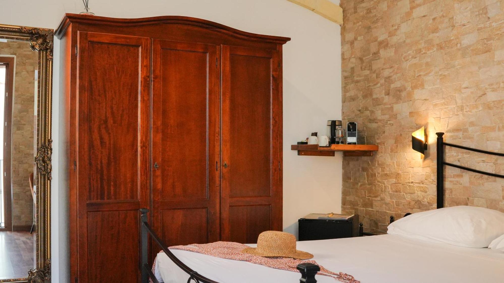 Uria Rooms & Suite B&B เวียสเต ภายนอก รูปภาพ