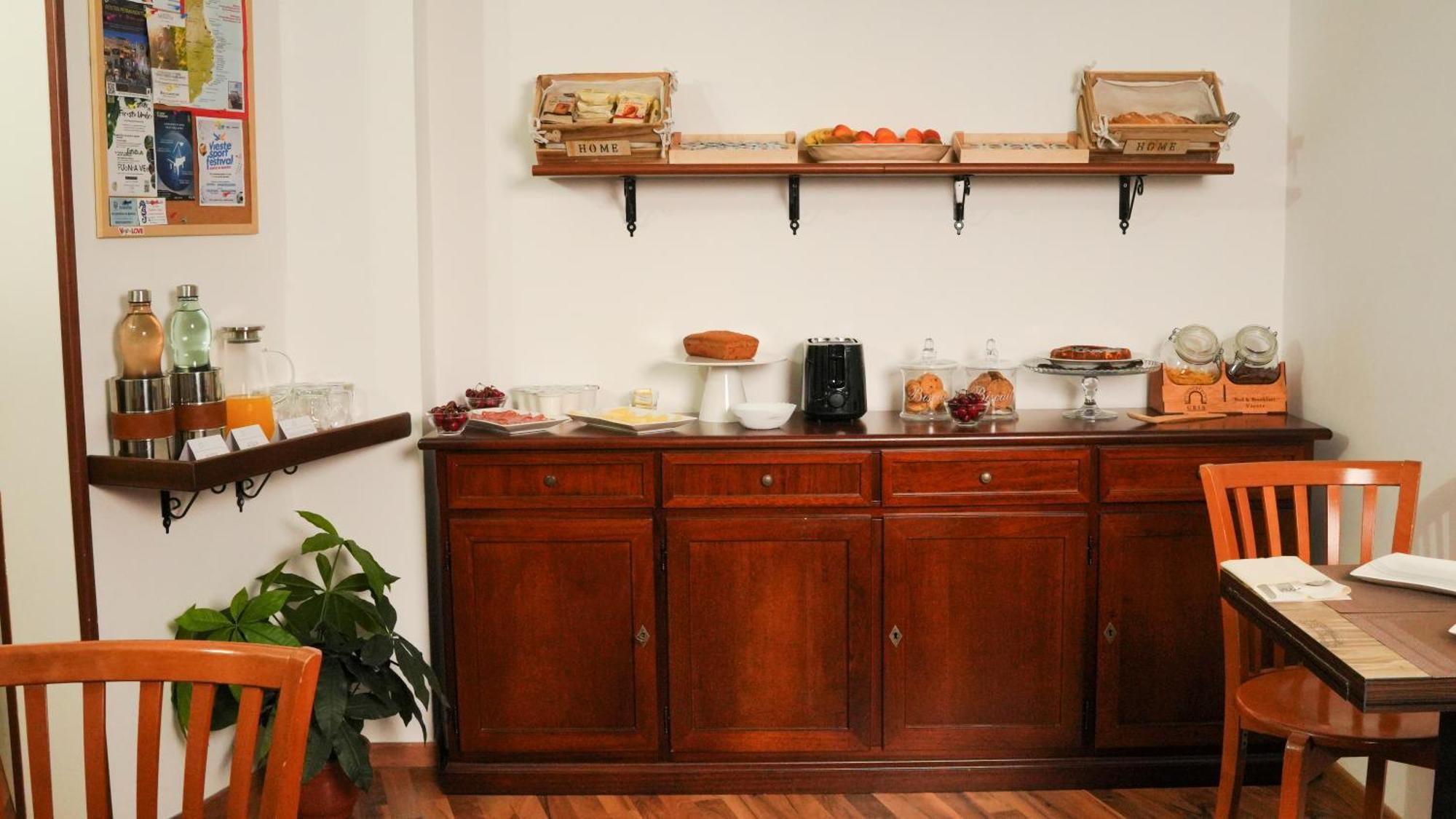 Uria Rooms & Suite B&B เวียสเต ภายนอก รูปภาพ